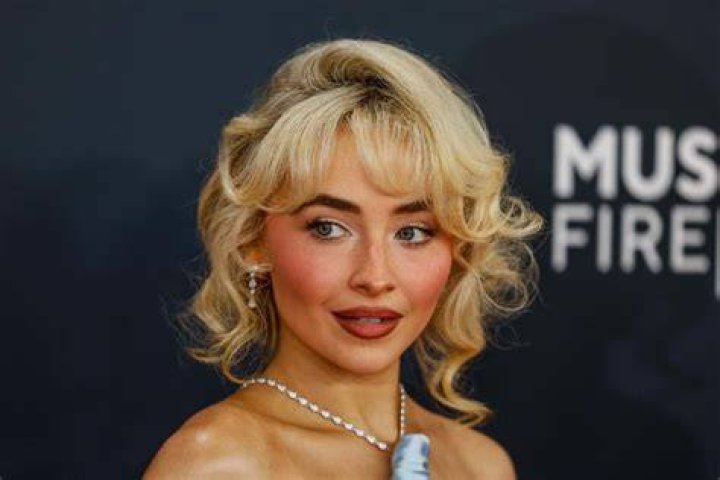 How Much Does Sabrina Carpenter Weigh? A Comprehensive Insight